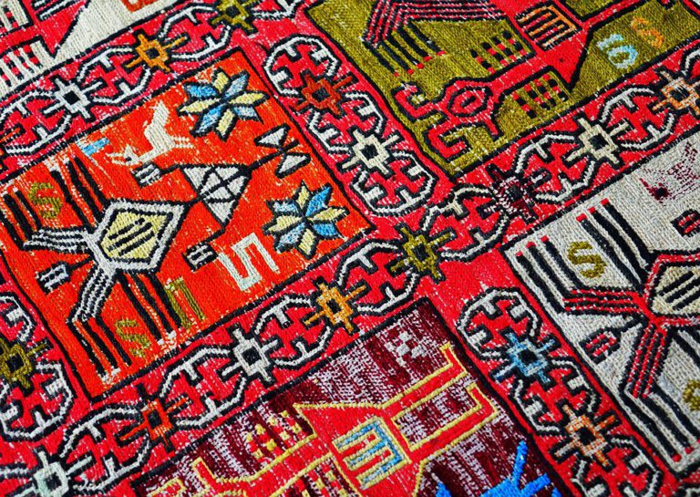 alfombra colorida moderna