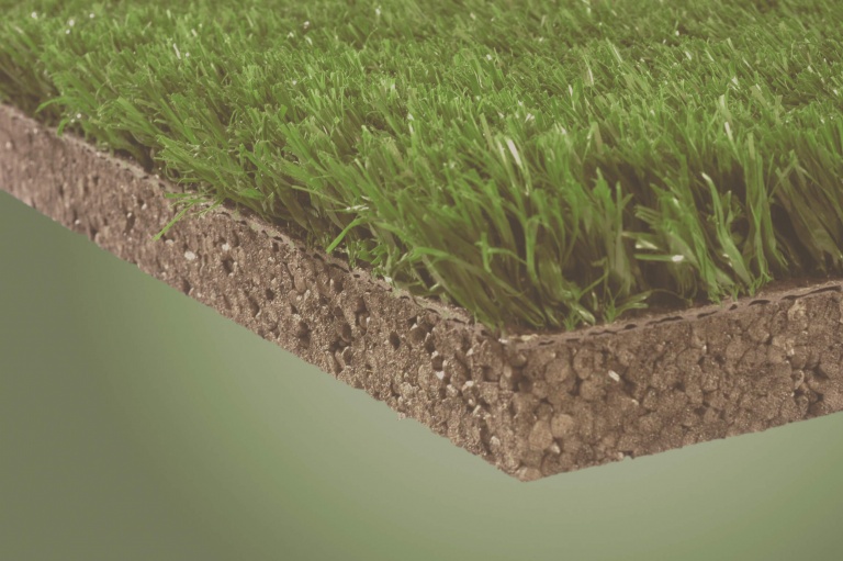 mantener el césped artificial en perfectas codiciones