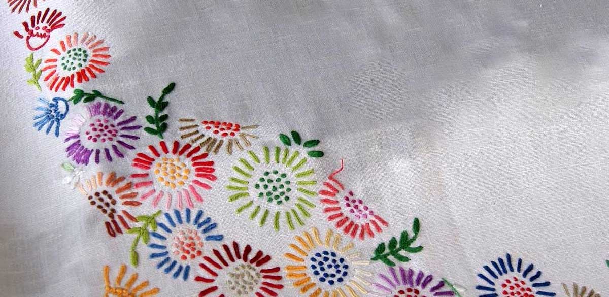 Hermoso Fundas Para El Sofa #6: Mantel-bordado.jpg Hermoso Fundas Para El Sofa #6: Mantel-bordado.jpg